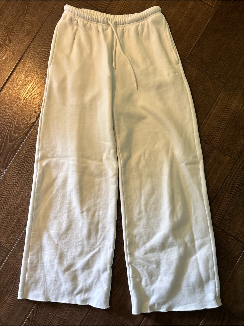 Aritzia Wide Leg Flutter Sweatpants (White) XS
